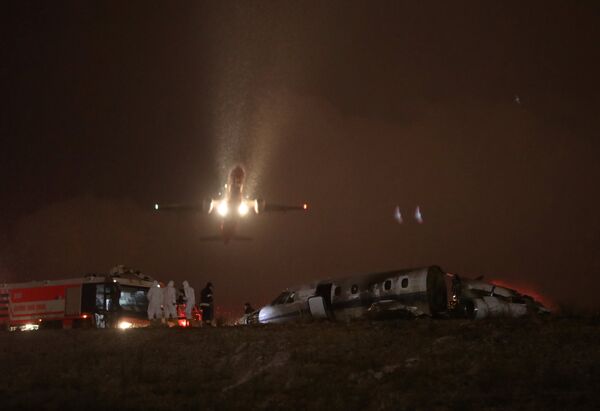 На время ликвидации последствий ЧП аэропорт прекратил прием и отправку самолетов - Sputnik Молдова