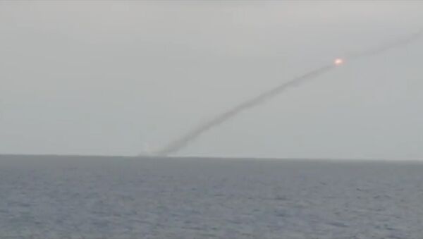 Пуски крылатых ракет Калибр по террористам в Сирии - Sputnik Молдова