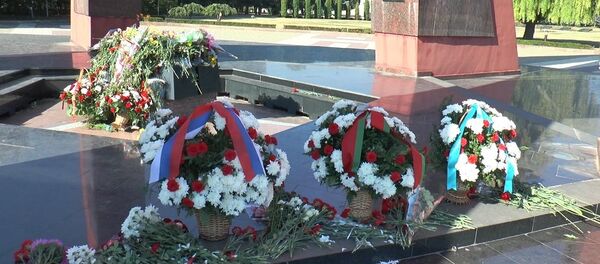 Венки у Вечного огня в Кишиневе - Sputnik Молдова