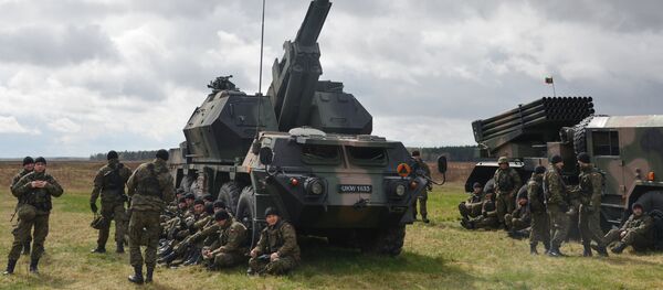 Артиллерийское орудие на церемонии приветствия многонационального батальона НАТО под руководством США в польском Ожише - Sputnik Moldova