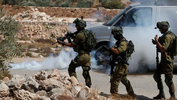 Israeli soldiers fire tear gas canisters at Palestinians during clashes following a protest against closure of a road south of the West Bank city of Hebron September 22, 2017 - Sputnik Moldova-România