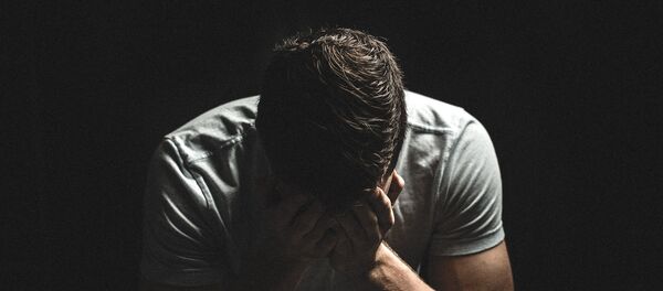 Мужчина в депрессии, фото из архива - Sputnik Moldova