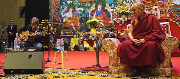 Борис Гребенщиков спел для Далай-ламы Борис Гребенщиков спел для Далай-ламы - Sputnik Молдова