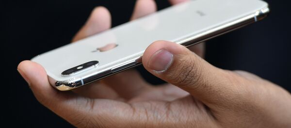 Новый iPhone X показан во время медиа-мероприятия в новом офисе Apple в Купертино, Калифорния - Sputnik Молдова