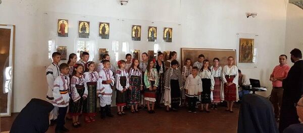 Copii îmbrăcați în costume naționale - Sputnik Moldova