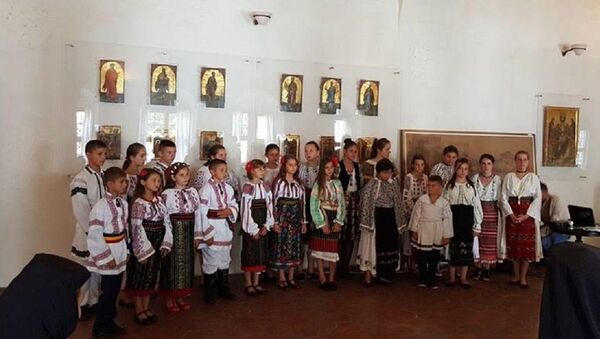 Copii îmbrăcați în costume naționale - Sputnik Moldova