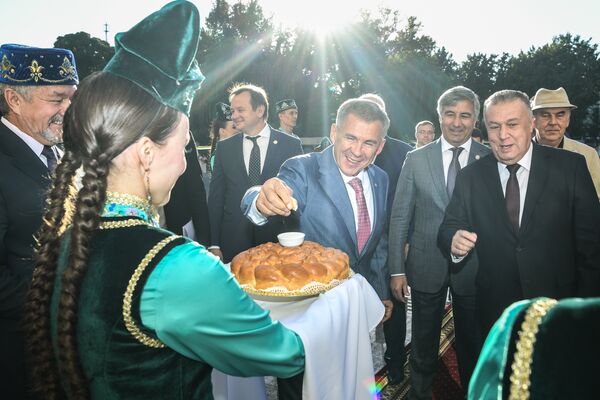 Президент Татарстана Рустам Минниханов прибыл с трехдневным визитов в Узбекистан - Sputnik Молдова