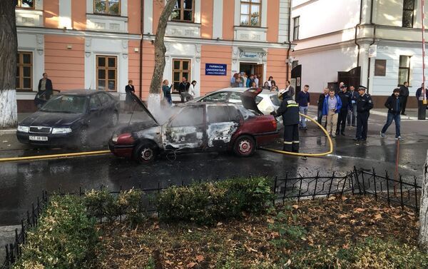 Машина загорелась во время езды, Кишинев - Sputnik Молдова