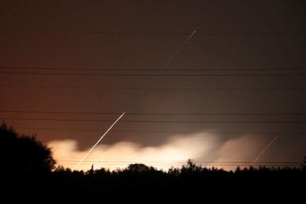 Взрывы на военных складах в Калиновке - Sputnik Молдова