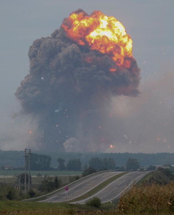 Взрывы на военных складах в Калиновке - Sputnik Молдова