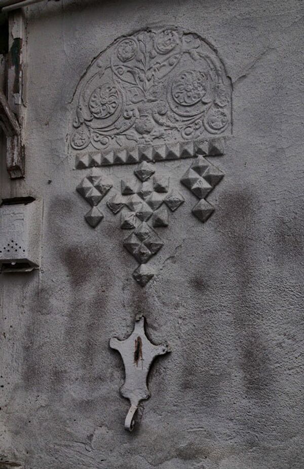 Майолика на доме, угол улиц Александри и Микле, 2009 год, Кишинев Майолика на доме, угол улиц Александри и Микле, 2009 год, Кишинев - Sputnik Молдова