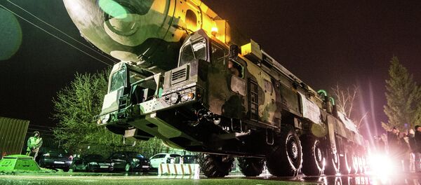 Траспортировка пусковой установки Тополь на ВДНХ - Sputnik Moldova-România