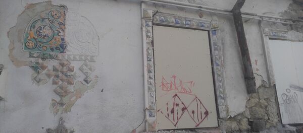 Майолика на доме на углу улиц Александри и Микле, 2017 год, Кишинев Майолика на доме на углу улиц Александри и Микле, 2017 год, Кишинев - Sputnik Молдова