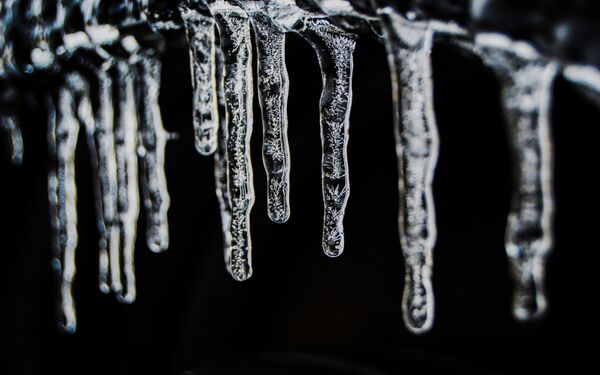 Снимок Frozen Fall фотографа Merveille Adomou, занявший 3-е место в конкурсе Weather Photographer of the Year 2017 - Sputnik Молдова