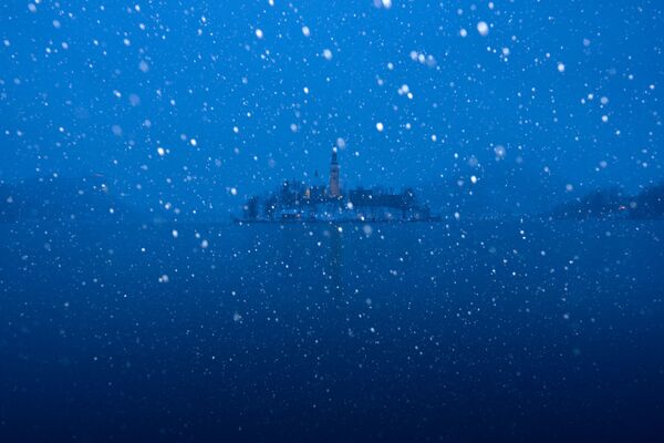 Снимок Bled in Blizzard фотографа Kasia Nowak, вошедший в список финалистов конкурса Weather Photographer of the Year 2017 - Sputnik Молдова