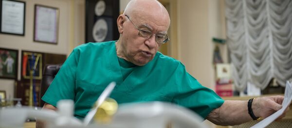 Кардиохирург Лео Бокерия удостоен награды Орден Александра Невского - Sputnik Молдова
