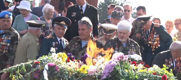 Цветы к Вечному Огню: Молдова отметила День освобождения от нацизма Цветы к Вечному Огню: Молдова отметила День освобождения от нацизма - Sputnik Молдова
