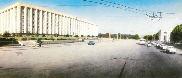 Кишинев: центральная площадь и дом правительства Кишинев: центральная площадь и дом правительства - Sputnik Молдова