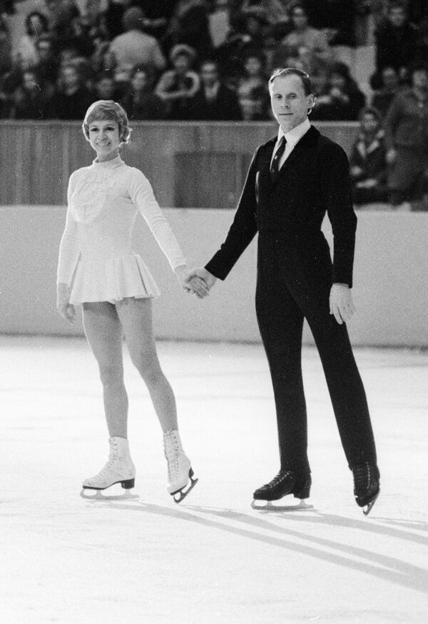 Людмила Белоусова (слева) и Олег Протопопов (справа) Людмила Белоусова (слева) и Олег Протопопов (справа) - Sputnik Молдова