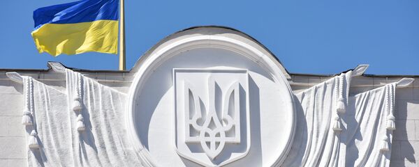 Флаг Украины на здании Верховной рады в Киеве - Sputnik Молдова
