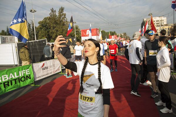 Pe 1 octombrie 2017, Piața Marii Adunări Naționale din Chișinău a fost centrul de atracție pentru toți cei care practică alergările și care duc un mod de viață activ - Sputnik Moldova