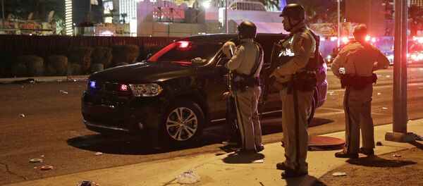 Ofițerii de poliție în apropierea stațiunii Mandalay Bay și a cazinoului din Las Vegas Strip - Sputnik Moldova