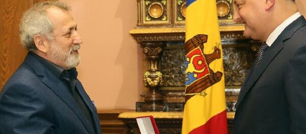 Игорь Додон вручает Борису Эйфману Почетный Орден Республики Молдова - Sputnik Молдова