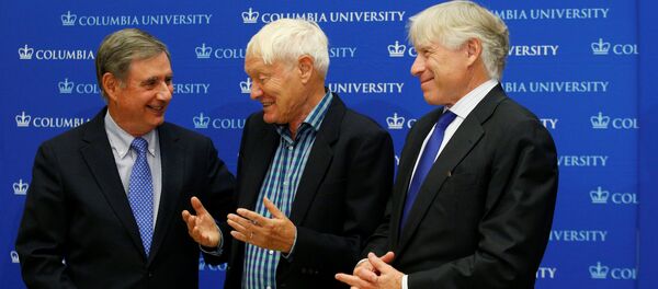 Лауреаты нобелевской премии Жак Дебуши, Йоахим Франк и Ричард Хенденсон - Sputnik Молдова