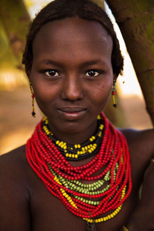 Фотография представительницы племени долины реки Омо в Эфиопии, включенная в книгу The Atlas of Beauty - Sputnik Молдова