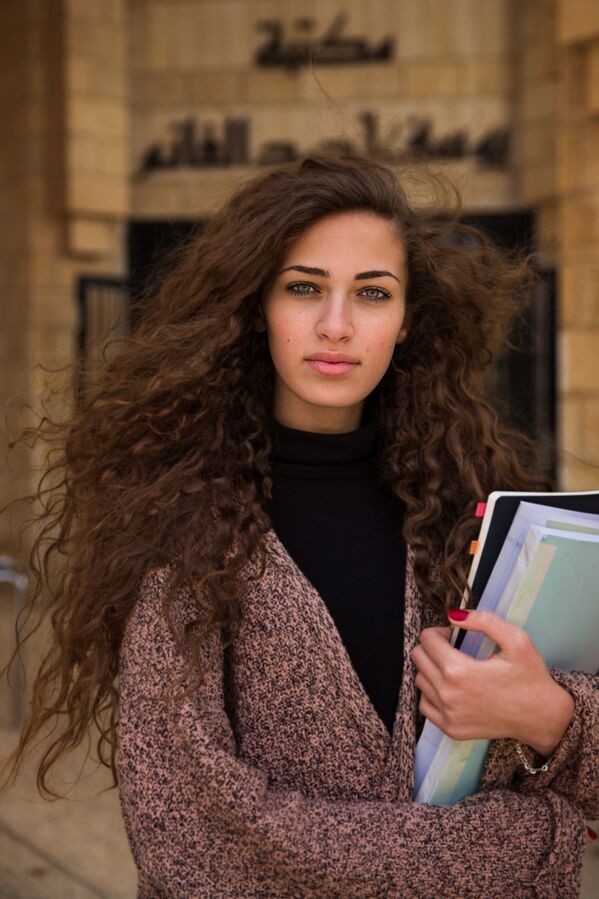 Фотография палестинки Amal, включенная в книгу The Atlas of Beauty - Sputnik Молдова