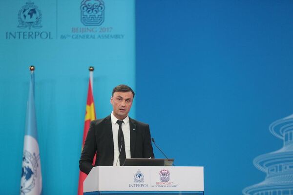 Vitalie Pîrlog ține un discurs în fața Adunării Generale a INTERPOL, Beijing 2017 Vitalie Pîrlog ține un discurs în fața Adunării Generale a INTERPOL, Beijing 2017 - Sputnik Moldova