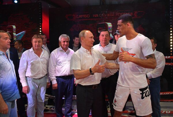 Владимир Путин посетил Международный турнир по самбо в Сочи - Sputnik Молдова