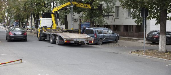 Эвакуированный автомобиль - Sputnik Moldova