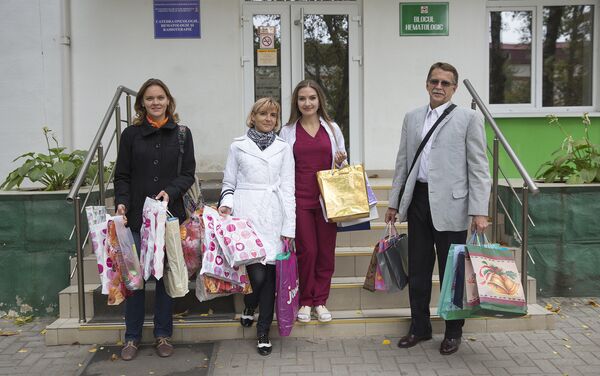 Передача подарков детям - Sputnik Молдова
