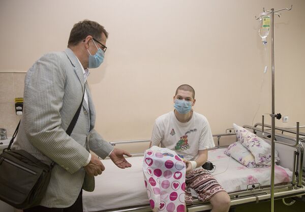 Передача подарков детям - Sputnik Молдова