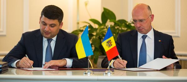 Премьер Молдовы Павел Филип и глава правительства Украины Владимир Гройсман - Sputnik Молдова