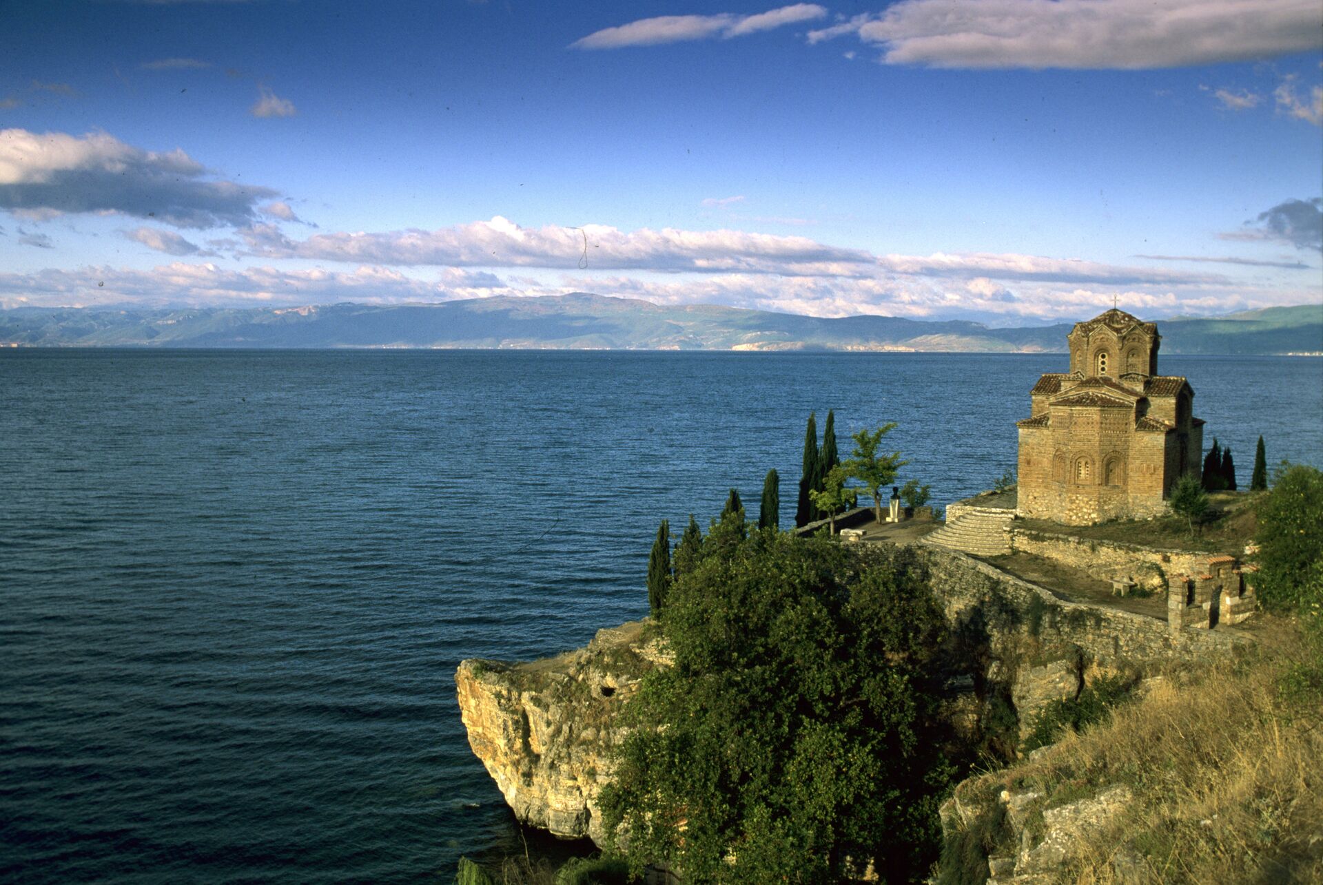 Вид на храм Иоанна Богослова на берегу Охридского озера. - Sputnik Молдова, 1920, 08.10.2021