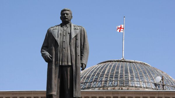 Памятник Иосифу Сталину на центральной площади города Гори. - Sputnik Moldova-România