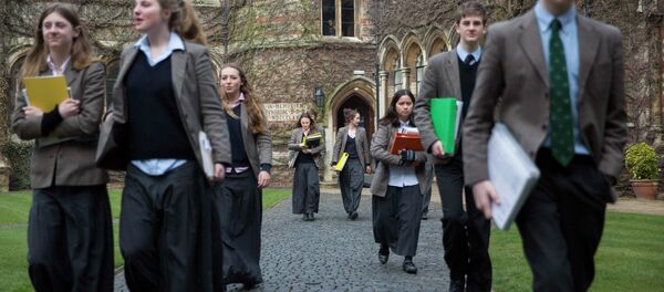Pupils walk to lessons at Rugby School in central England, March 18, 2015 Pupils walk to lessons at Rugby School in central England, March 18, 2015 - Sputnik Moldova-România