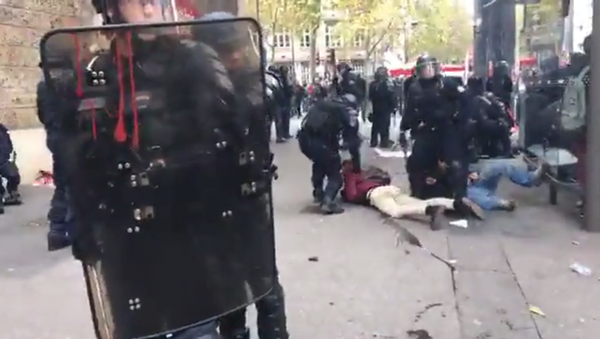 Images choquantes de la manifestation à Paris - Sputnik Moldova-România