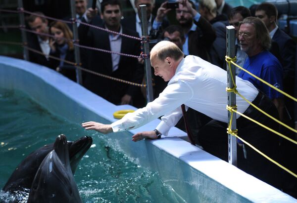 Президент РФ Владимир Путин во время посещения Приморского океанариума - Sputnik Молдова