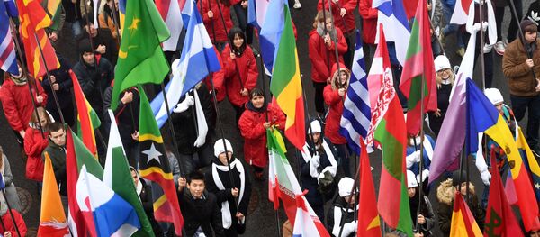 Карнавальное шествие в рамках XIX Всемирного фестиваля молодежи и студенчества - Sputnik Молдова