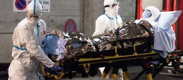 Cuban doctor Felix Baez Sarria, who contracted Ebola in Sierra Leone, arrives on a gurney at the Geneva University Hospital in Geneva - Sputnik Moldova