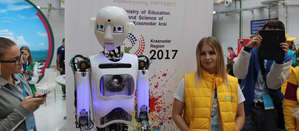 Робот передал Молдове привет с Фестиваля молодежи - Sputnik Молдова