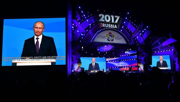 Президент РФ В. Путин принял участие в открытии Всемирного фестиваля молодёжи и студентов в Сочи - Sputnik Молдова