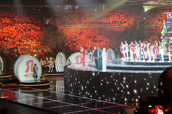 Предложение руки и сердца прервало церемонию открытия Фестиваля молодежи в Сочи Предложение руки и сердца прервало церемонию открытия Фестиваля молодежи в Сочи - Sputnik Молдова