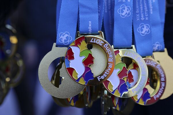 Медали, которые ждали каждого участника фестивального забега - Sputnik Молдова