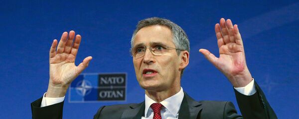 Генеральный секретарь НАТО Йенс Столтенберг на пресс-конференции перед встречей с министрами обороны стран-союзников 9 февраля 2016 года. - Sputnik Moldova