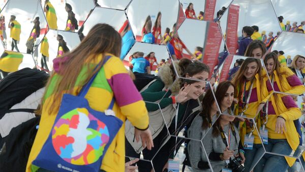 XIX Всемирный фестиваль молодежи и студентов. День второй - Sputnik Молдова