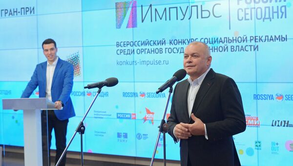 Генеральный директор МИА Россия Сегодня Дмитрий Киселев (справа) - Sputnik Молдова